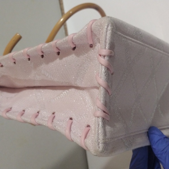 Samantha Thavasa Pink Quilted Tote Bag – Tan Wooden Handle Handbag Accessories - Picture 13 of 17